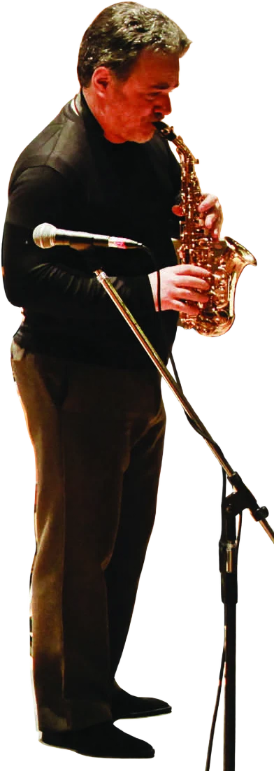 Gabriel Senanes tocando el saxofón